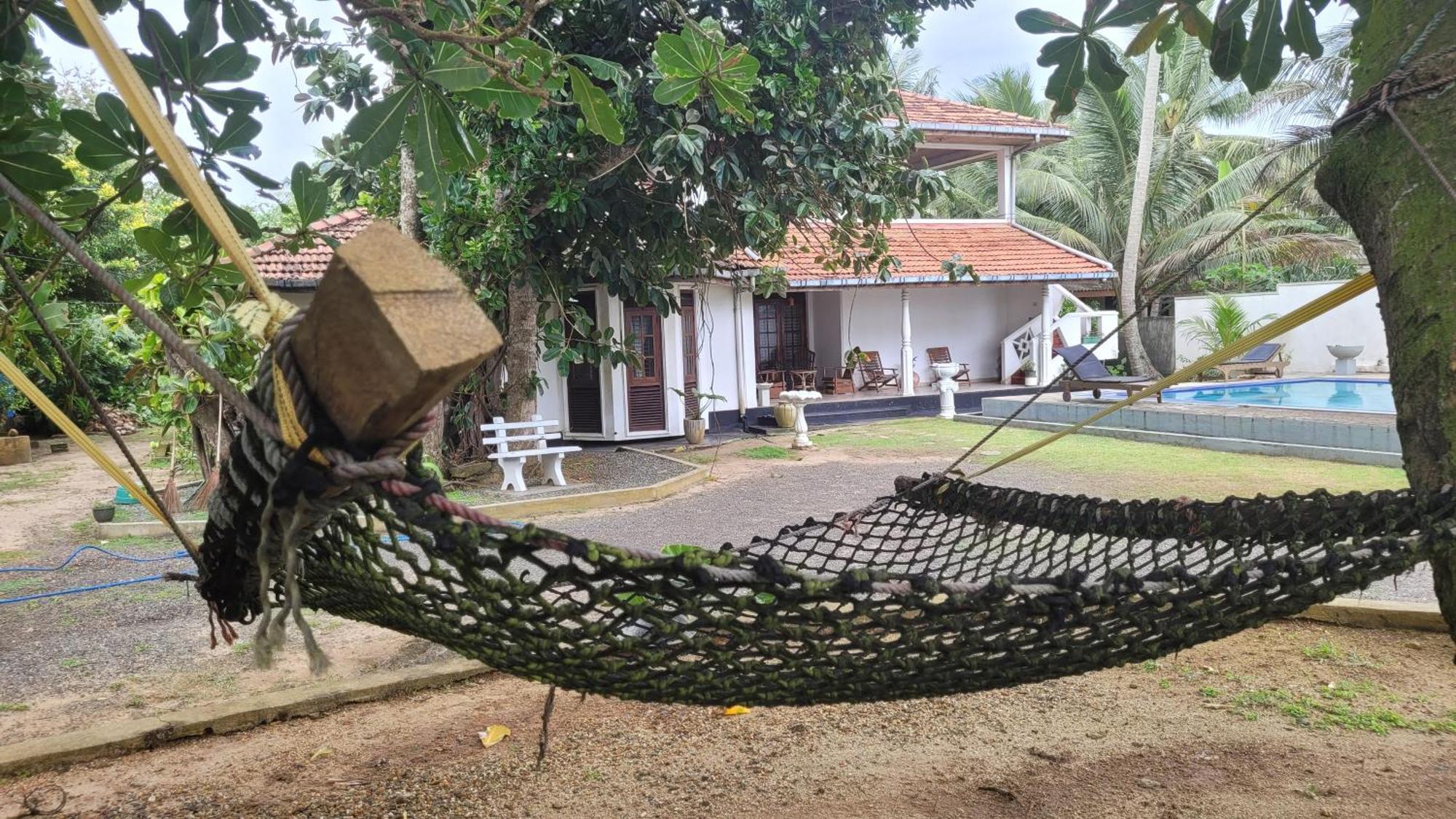 Villa Sea Sprays Hikkaduwa Exterior photo