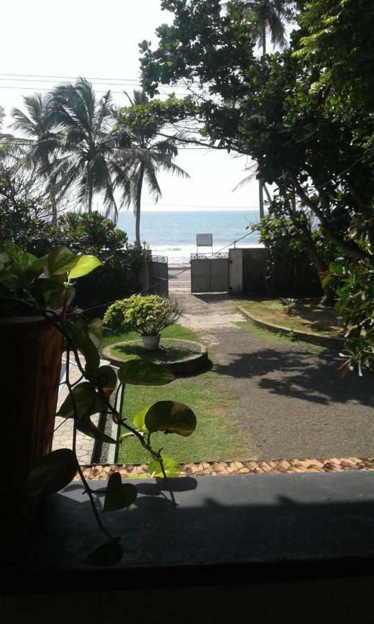 Villa Sea Sprays Hikkaduwa Exterior photo